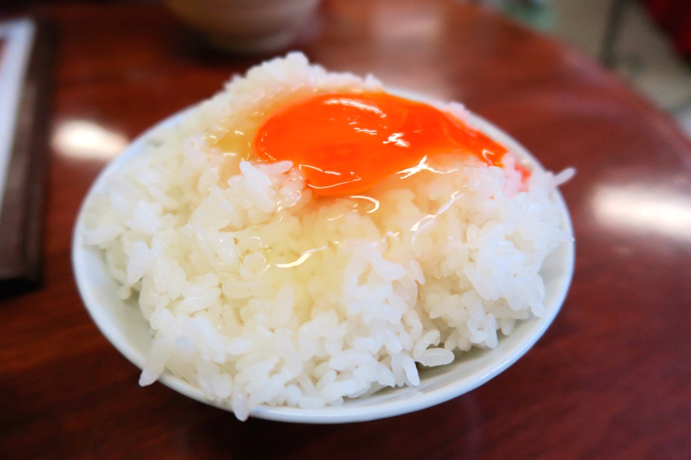 糸島のつまんでご卵で最高の朝食！卵かけご飯はにぎやかな春
